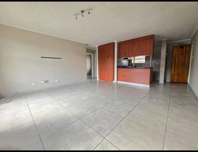 2 BEDROOM TOWNHOUSE FOR SALE IN VERWOERDPARK